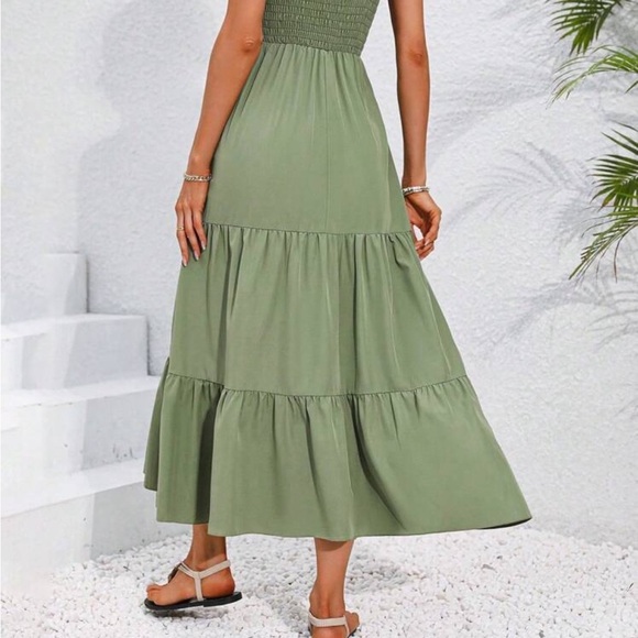 Green Tiered Smocked Maxi dress for Casual Wear
8127 - Picture 2 of 7